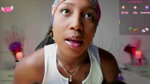 Snapshot of emmasanzoficial chatting on September 19, 2025, 11:33 am Sara online show from September 19, 2025, 11:33 am