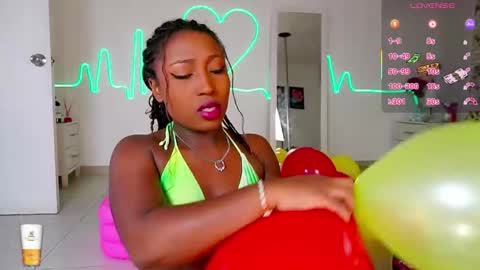 Snapshot of emmasanzoficial chatting on September 20, 2025, 11:33 am Sara online show from September 20, 2025, 11:33 am