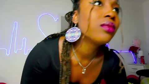 Snapshot of emmasanzoficial chatting on September 21, 2025, 11:23 am Sara online show from September 21, 2025, 11:23 am