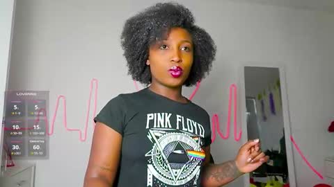 Snapshot of emmasanzoficial chatting on September 27, 2025, 11:37 am Sara online show from September 27, 2025, 11:37 am