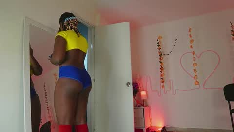 Snapshot of emmasanzoficial chatting on October 12, 2025, 11:20 am Sara online show from October 12, 2025, 11:20 am