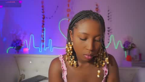 Snapshot of emmasanzoficial chatting on October 13, 2025, 11:32 am Sara online show from October 13, 2025, 11:32 am