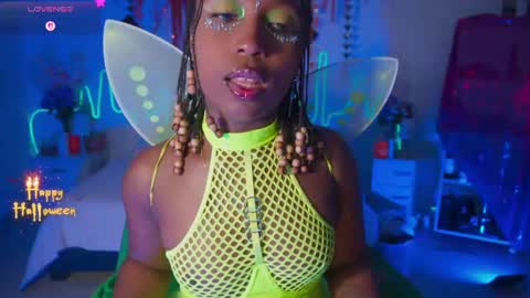 Snapshot of emmasanzoficial chatting on October 31, 2025, 11:44 am Sara online show from October 31, 2025, 11:44 am