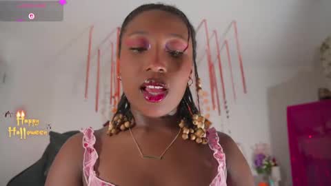 Snapshot of emmasanzoficial chatting on November 2, 2025, 12:07 pm Sara online show from November 2, 2025, 12:07 pm