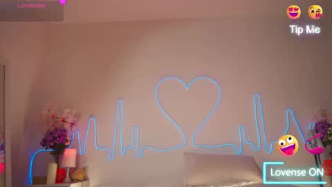 Snapshot of emmasanzoficial chatting on November 6, 2025, 11:33 am Sara online show from November 6, 2025, 11:33 am