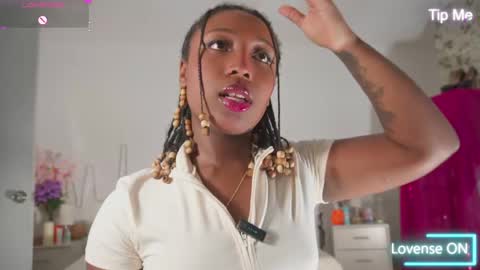 Snapshot of emmasanzoficial chatting on November 7, 2025, 11:54 am Sara online show from November 7, 2025, 11:54 am