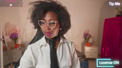 Snapshot of emmasanzoficial chatting on November 9, 2025, 12:03 pm Sara online show from November 9, 2025, 12:03 pm