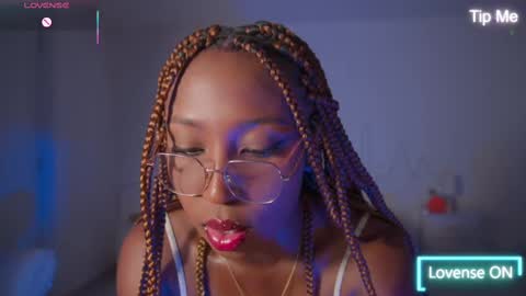 Snapshot of emmasanzoficial chatting on November 13, 2025, 11:42 am Sara online show from November 13, 2025, 11:42 am