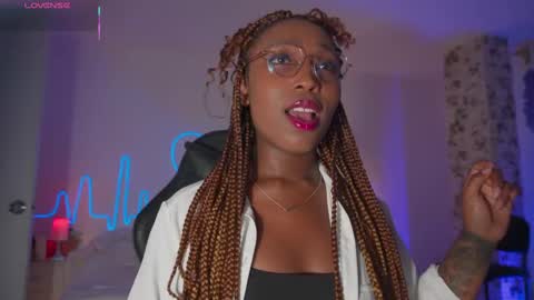 Snapshot of emmasanzoficial chatting on November 24, 2025, 11:32 am Sara online show from November 24, 2025, 11:32 am