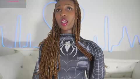 Snapshot of emmasanzoficial chatting on November 30, 2025, 11:47 am Sara online show from November 30, 2025, 11:47 am