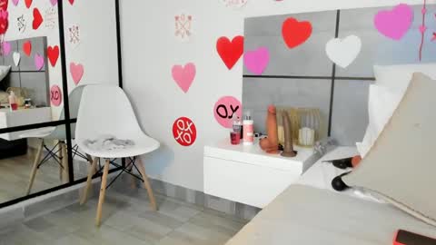 Snapshot of emmasmithh2 chatting on February 15, 2025, 5:19 am Emma online show from February 15, 2025, 5:19 am