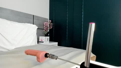 Snapshot of emmasmithh2 chatting on February 21, 2025, 8:40 am Emma online show from February 21, 2025, 8:40 am