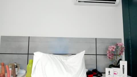 Snapshot of emmasmithh2 chatting on March 8, 2025, 5:38 am Emma online show from March 8, 2025, 5:38 am