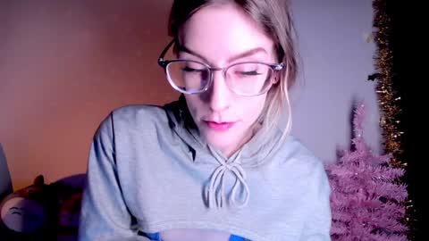 RH-NEGATIVE GREEN-EYED BAELIEN online show from January 15, 2025, 6:51 pm