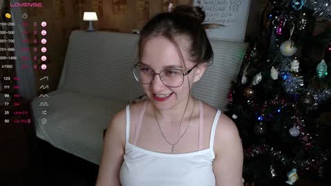 Snapshot of emmatiny chatting on December 19, 2024, 5:29 pm Mia online show from December 19, 2024, 5:29 pm