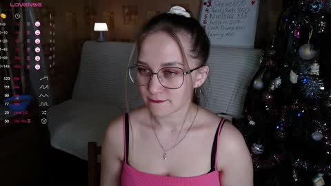 Snapshot of emmatiny chatting on December 20, 2024, 1:54 pm Mia online show from December 20, 2024, 1:54 pm