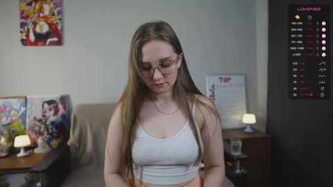 Snapshot of emmatiny chatting on October 25, 2025, 3:18 pm Mia online show from October 25, 2025, 3:18 pm