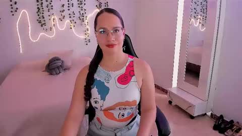 Emma Torres online show from October 6, 2025, 2:14 pm