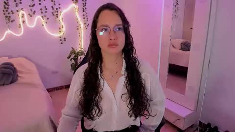Emma Torres online show from October 17, 2025, 2:41 pm