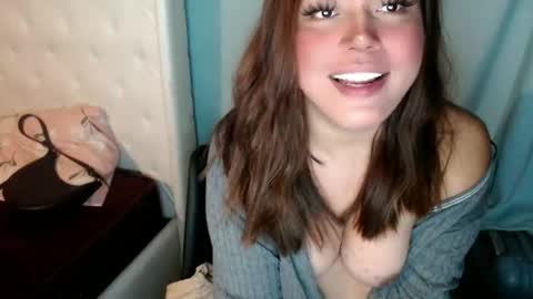 Snapshot of emmawatsoons chatting on November 6, 2025, 9:26 pm YourDreamGirl Emma online show from November 6, 2025, 9:26 pm