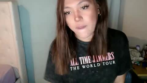 Snapshot of emmawatsoons chatting on November 8, 2025, 3:50 am YourDreamGirl Emma online show from November 8, 2025, 3:50 am