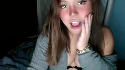 Snapshot of emmawatsoons chatting on November 10, 2025, 7:24 pm YourDreamGirl Emma online show from November 10, 2025, 7:24 pm