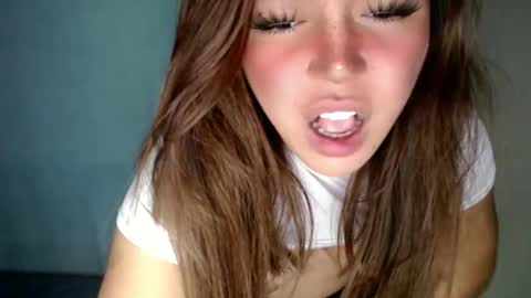 Snapshot of emmawatsoons chatting on November 18, 2025, 11:48 pm YourDreamGirl Emma online show from November 18, 2025, 11:48 pm