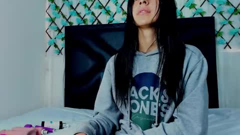  Emma  online show from January 5, 2025, 2:52 pm