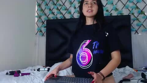  Emma  online show from November 26, 2025, 3:35 pm