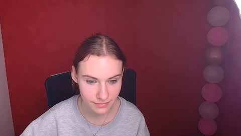 Snapshot of emmi_rossum chatting on February 21, 2025, 12:39 pm Emmi online show from February 21, 2025, 12:39 pm