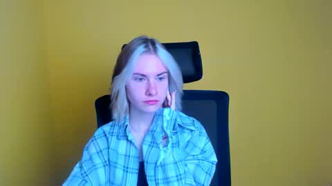 Snapshot of emmi_rossum chatting on September 10, 2025, 5:29 am Emmi online show from September 10, 2025, 5:29 am