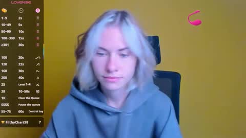 Snapshot of emmi_rossum chatting on September 12, 2025, 5:18 am Emmi online show from September 12, 2025, 5:18 am