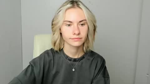 Snapshot of emmi_rossum chatting on September 15, 2025, 5:29 am Emmi online show from September 15, 2025, 5:29 am