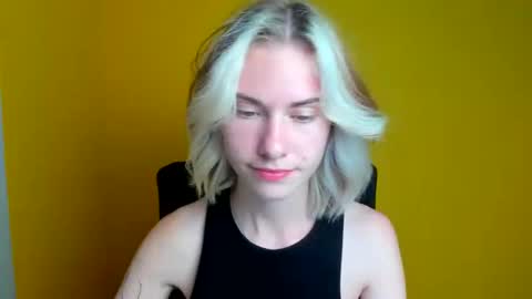 Snapshot of emmi_rossum chatting on October 6, 2025, 5:32 pm Emmi online show from October 6, 2025, 5:32 pm