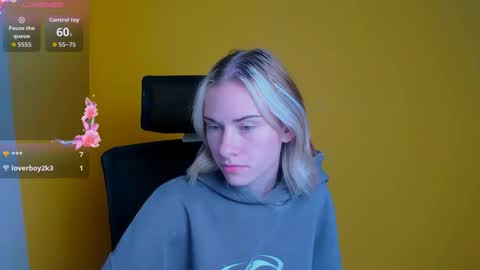 Snapshot of emmi_rossum chatting on October 7, 2025, 7:22 pm Emmi online show from October 7, 2025, 7:22 pm