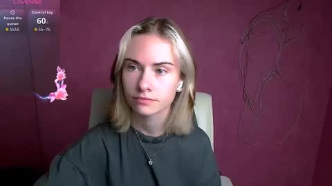 Snapshot of emmi_rossum chatting on October 13, 2025, 5:07 am Emmi online show from October 13, 2025, 5:07 am