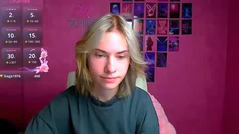 Snapshot of emmi_rossum chatting on October 18, 2025, 5:54 am Emmi online show from October 18, 2025, 5:54 am