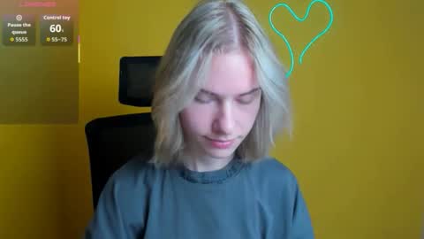 Snapshot of emmi_rossum chatting on October 23, 2025, 11:20 am Emmi online show from October 23, 2025, 11:20 am