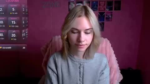 Snapshot of emmi_rossum chatting on November 20, 2025, 7:19 am Emmi online show from November 20, 2025, 7:19 am