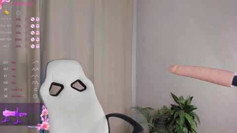 Snapshot of emmicanfly chatting on January 19, 2025, 5:48 am Emmi online show from January 19, 2025, 5:48 am