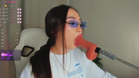 Snapshot of emmicanfly chatting on January 21, 2025, 5:30 pm Emmi online show from January 21, 2025, 5:30 pm