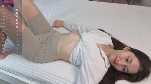 Snapshot of emmicanfly chatting on November 6, 2025, 11:44 am Emmi online show from November 6, 2025, 11:44 am