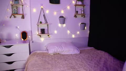 emmie_everly online show from October 9, 2025, 7:23 pm