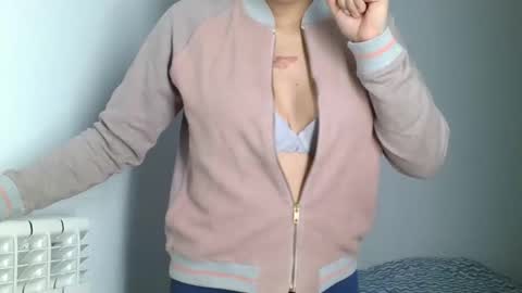 Snapshot of emmie_xxx chatting on December 16, 2024, 10:50 am emmie online show from December 16, 2024, 10:50 am