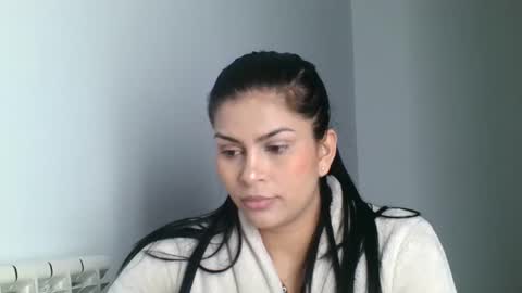 Snapshot of emmie_xxx chatting on December 19, 2024, 1:18 pm emmie online show from December 19, 2024, 1:18 pm