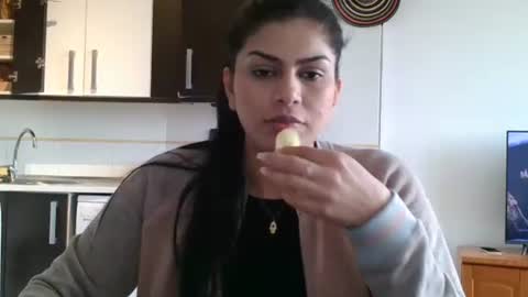 Snapshot of emmie_xxx chatting on February 21, 2025, 11:44 am emmie online show from February 21, 2025, 11:44 am