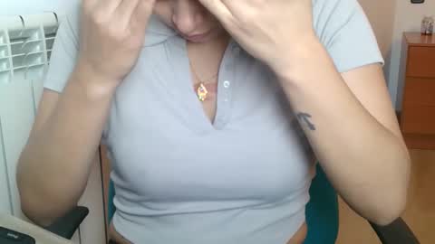 Snapshot of emmie_xxx chatting on October 16, 2025, 8:15 am emmie online show from October 16, 2025, 8:15 am