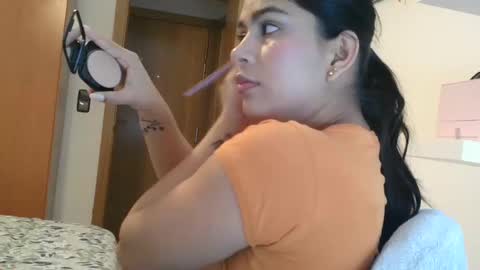 Snapshot of emmie_xxx chatting on October 29, 2025, 9:22 am emmie online show from October 29, 2025, 9:22 am