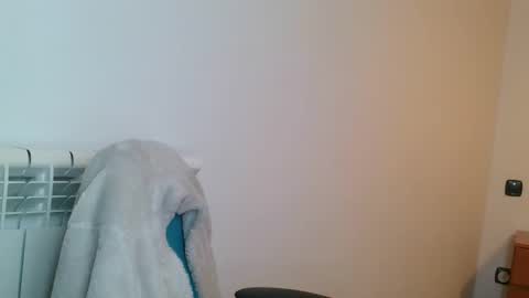 Snapshot of emmie_xxx chatting on December 3, 2025, 9:29 am emmie online show from December 3, 2025, 9:29 am