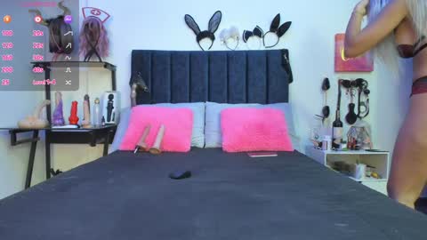 Snapshot of emmily_giraldo chatting on February 7, 2025, 12:06 pm online show from February 7, 2025, 12:06 pm